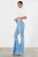 Load image into Gallery viewer, DISTRESSED FLARE JEANS
