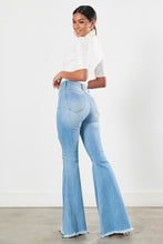 Load image into Gallery viewer, DISTRESSED FLARE JEANS
