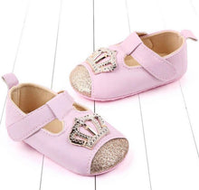 Load image into Gallery viewer, Infant Crown Shoes
