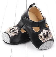 Load image into Gallery viewer, Infant Crown Shoes
