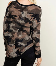 Load image into Gallery viewer, PLUS SIZE CAMOUFLAGE SWEATER
