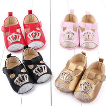 Load image into Gallery viewer, Infant Crown Shoes
